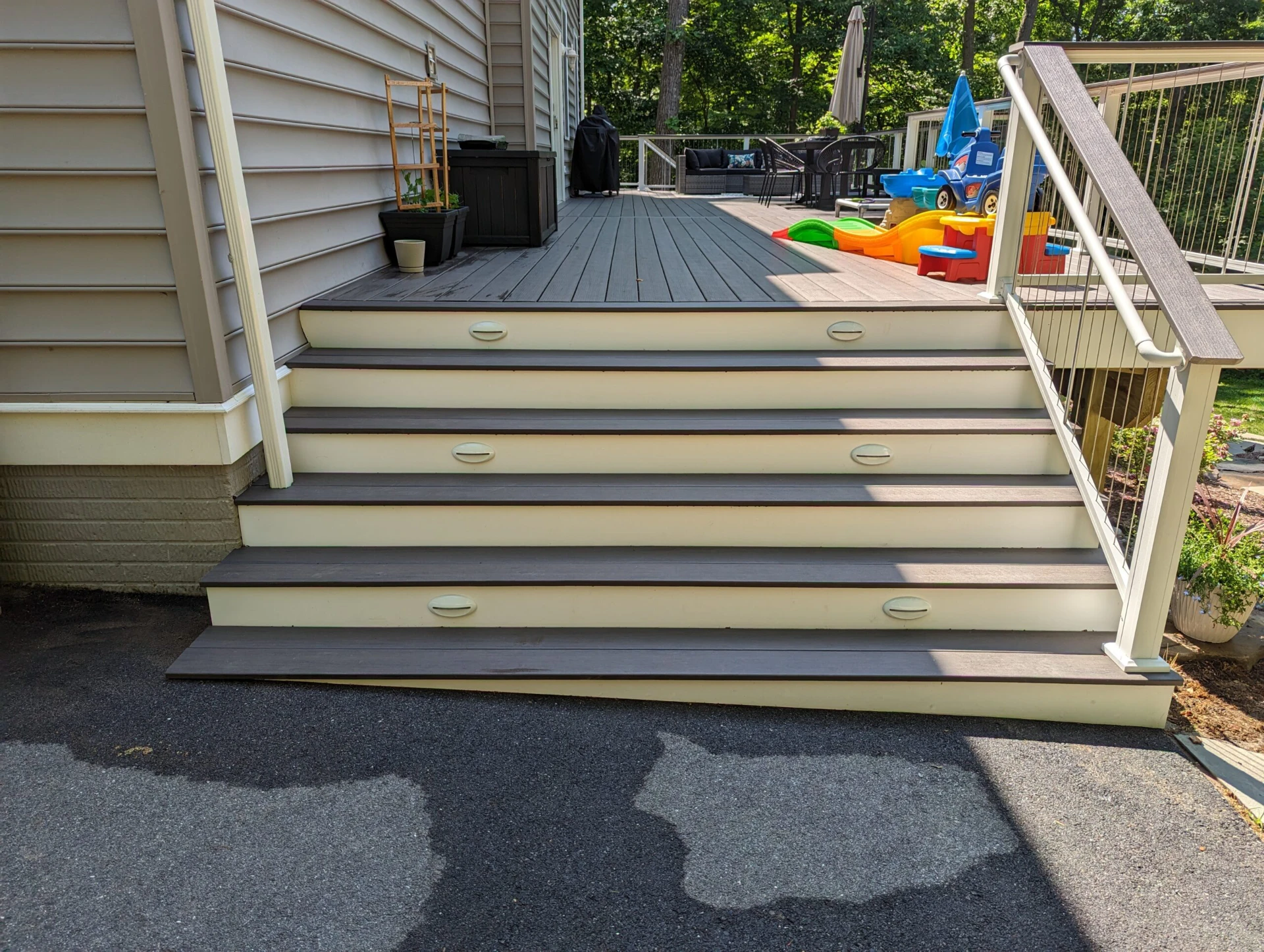 Wide Stairs Grasp Rail Drink Rail Riser Lights scaled