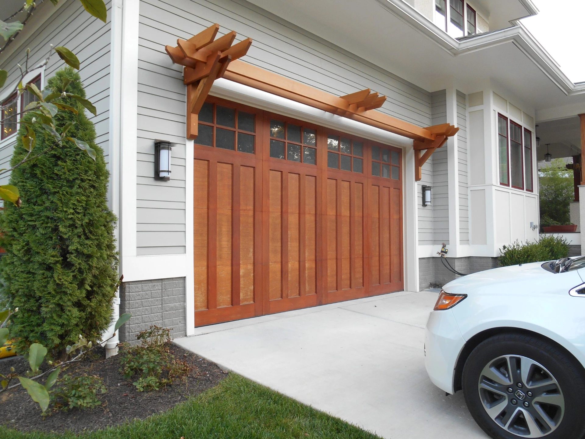 Carports with wide wooden door