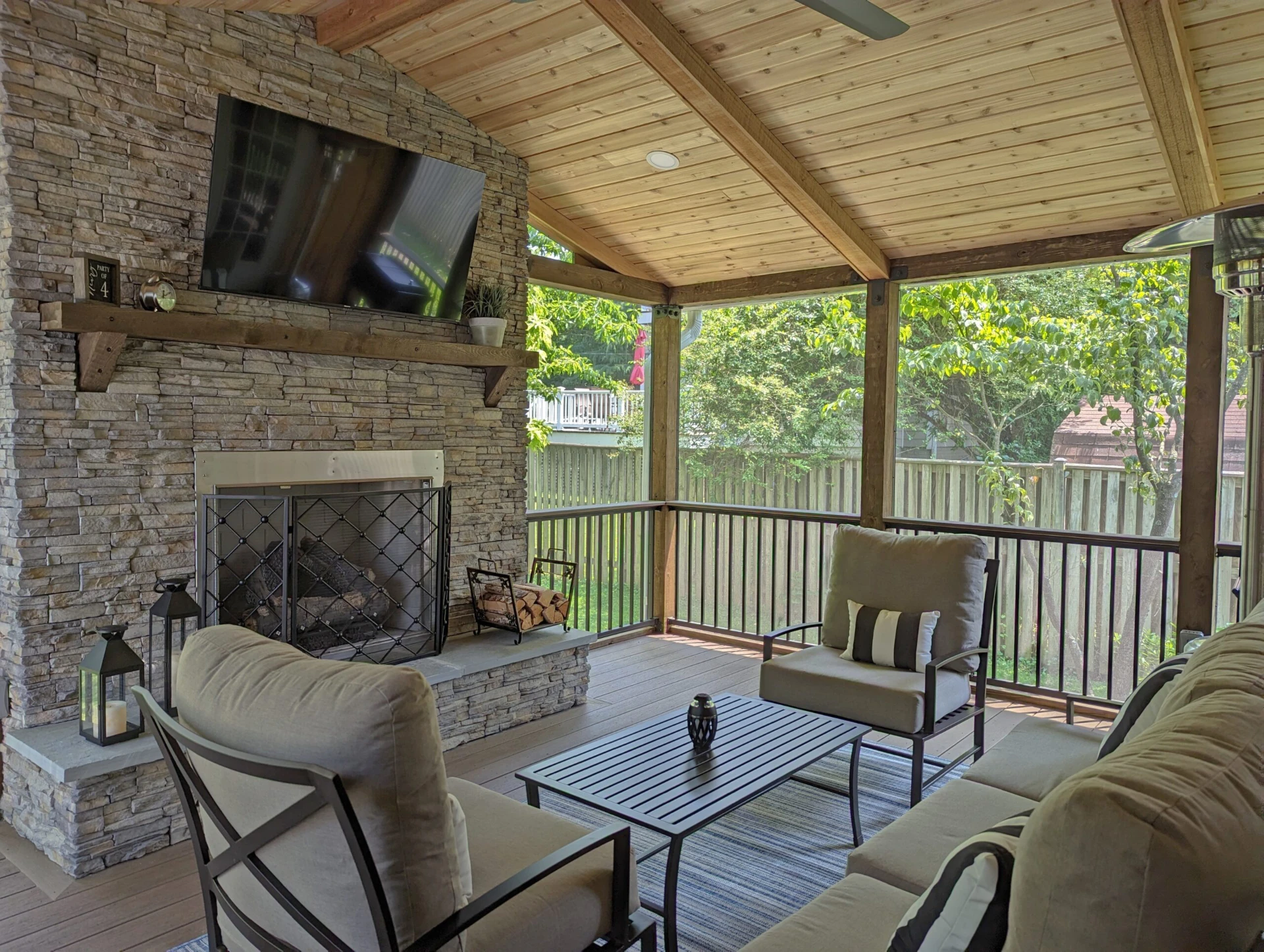 cedar-sunroom-with-dark-roast-decking