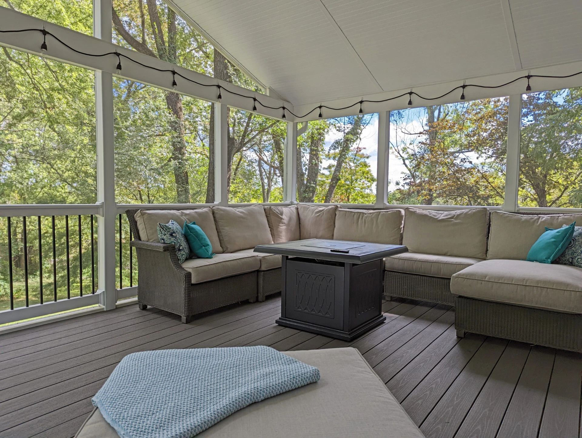Custom privacy screen porch with coastline decking