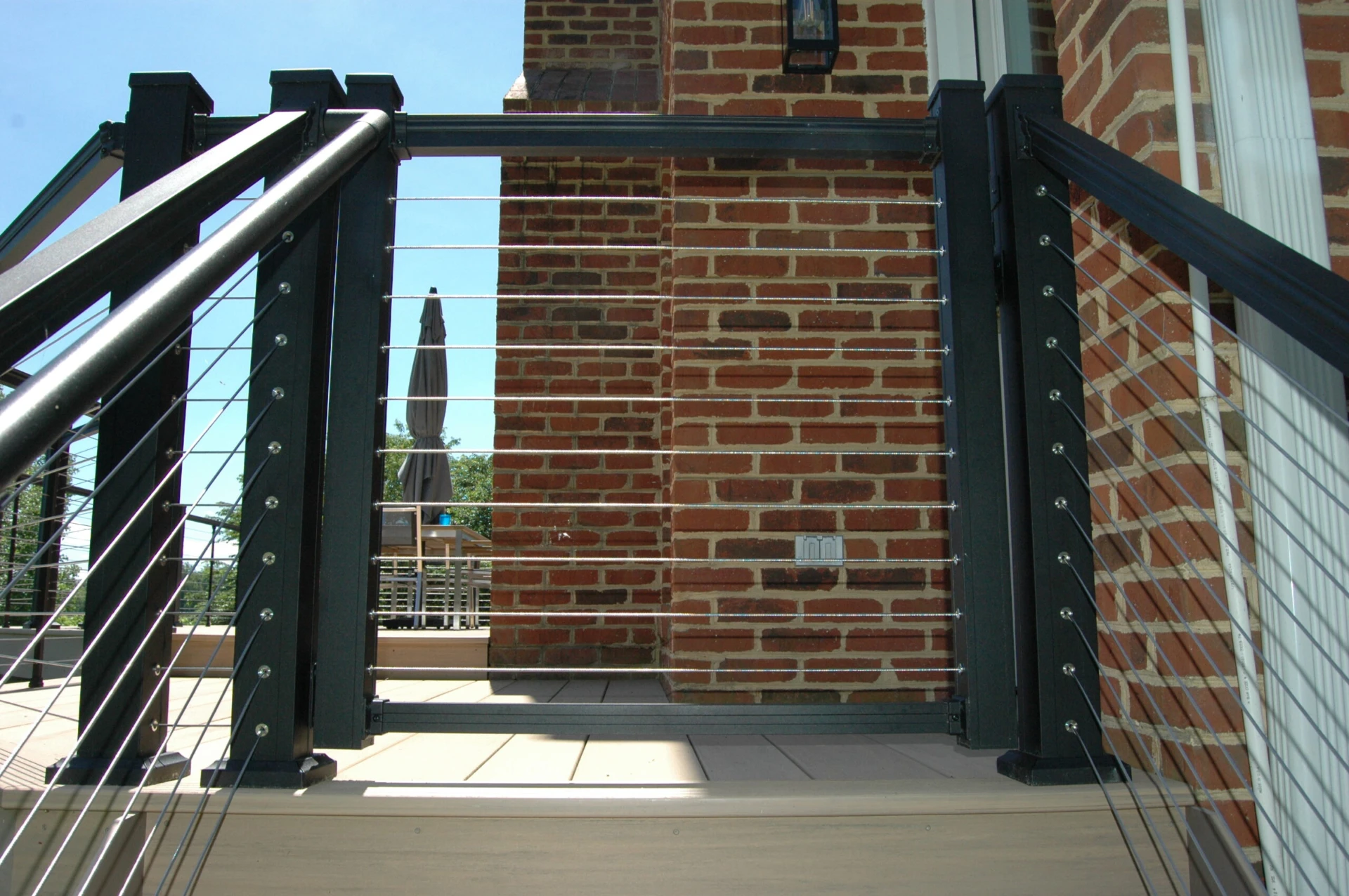 Front view of aluminum deck railing