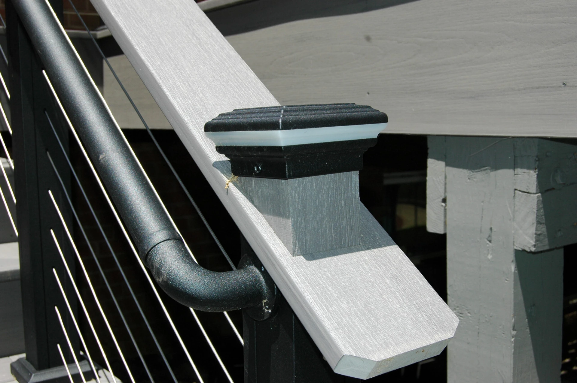 Front view of the aluminum railing