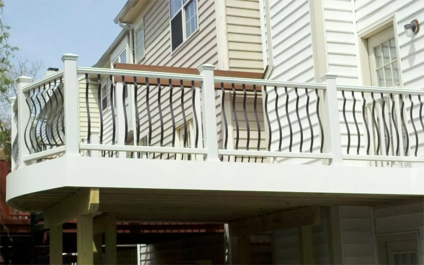 Imgi 2 Trex transcend railing arcitectural alum bal 1080x675