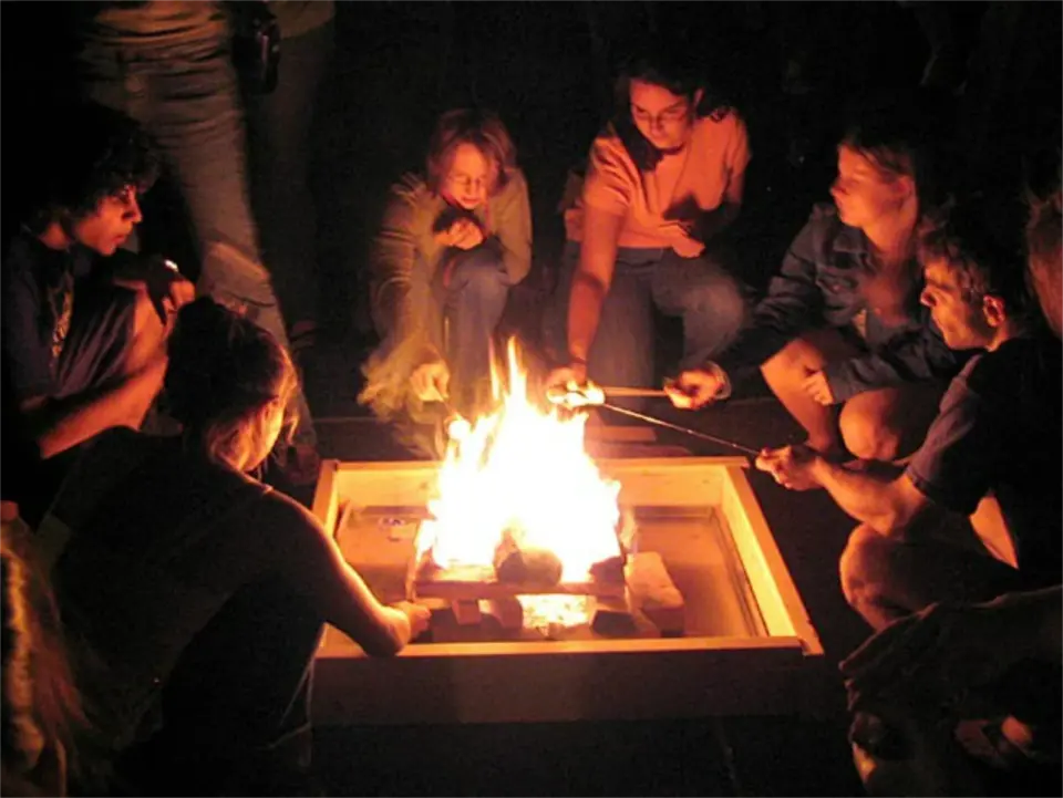 Imgi 2 marshmallow roast06b