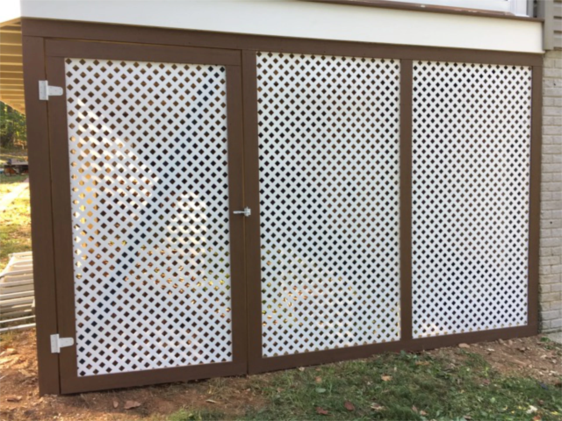 Wooden standalone privacy screen